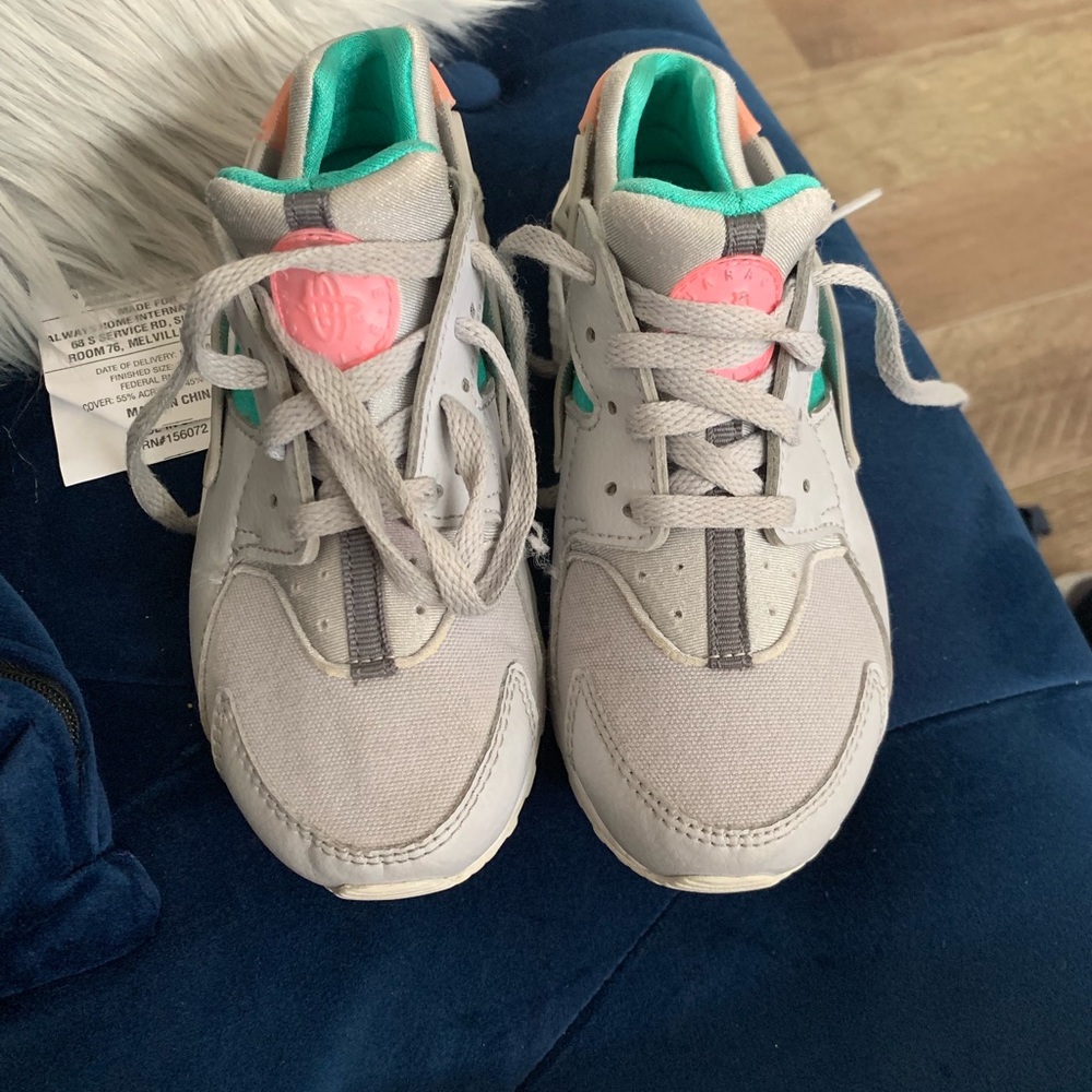 Girls sneakers